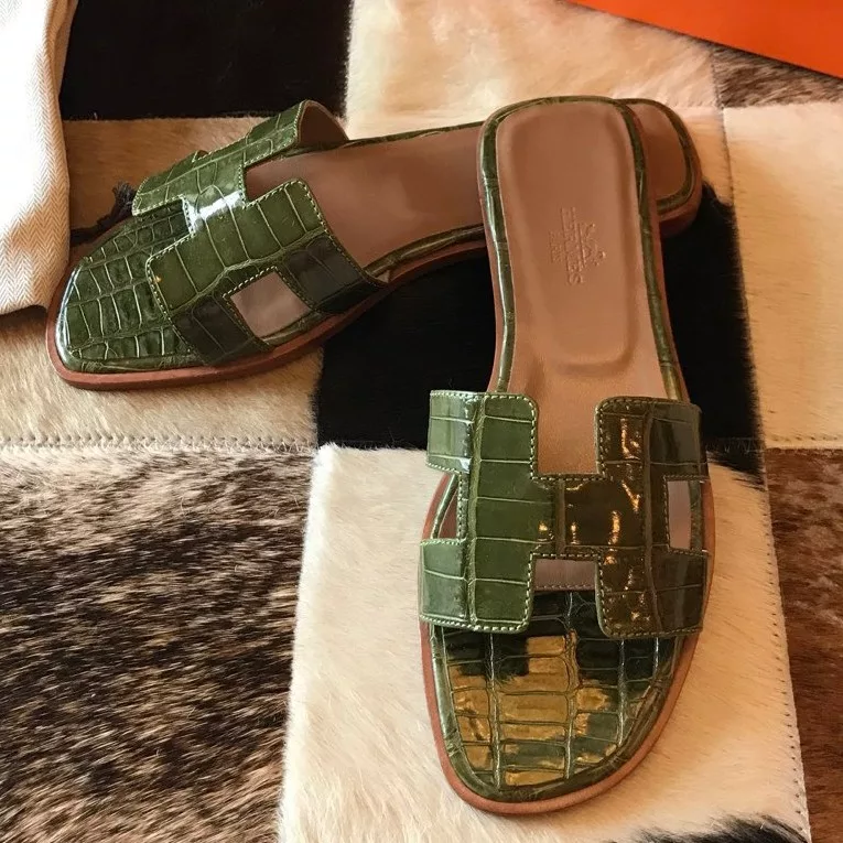 (1:1 replica) HERMES ORAN SLIDE SANDALS IN OLIVE SHINY NILOTICUS CROCODILE SKIN HMSD058