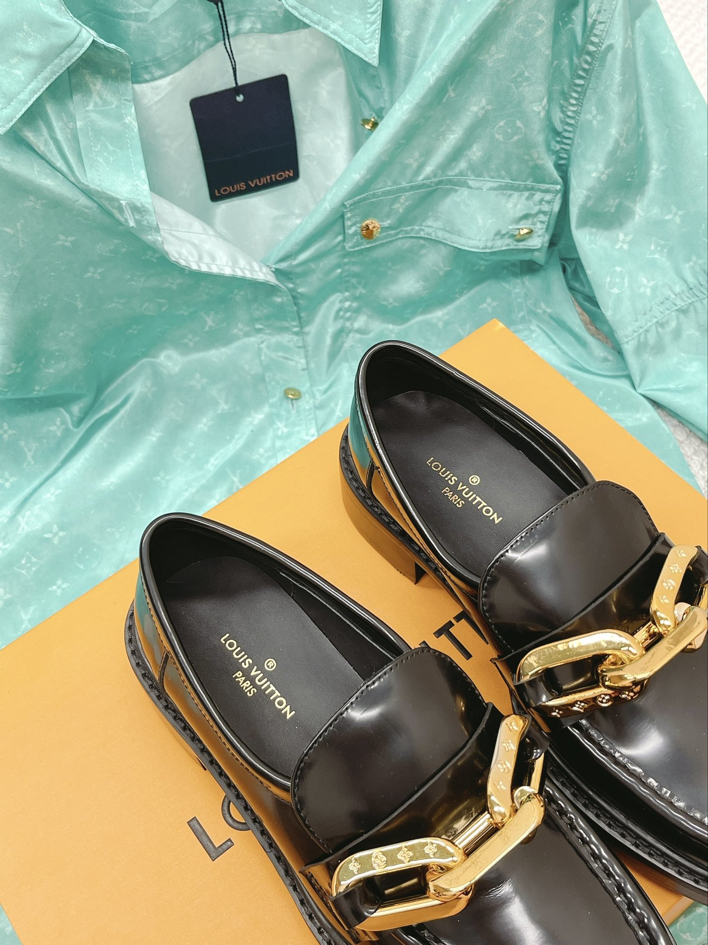 (1:1 replica) Louis Vuitton Women s Academy Loafer Black For Women LV