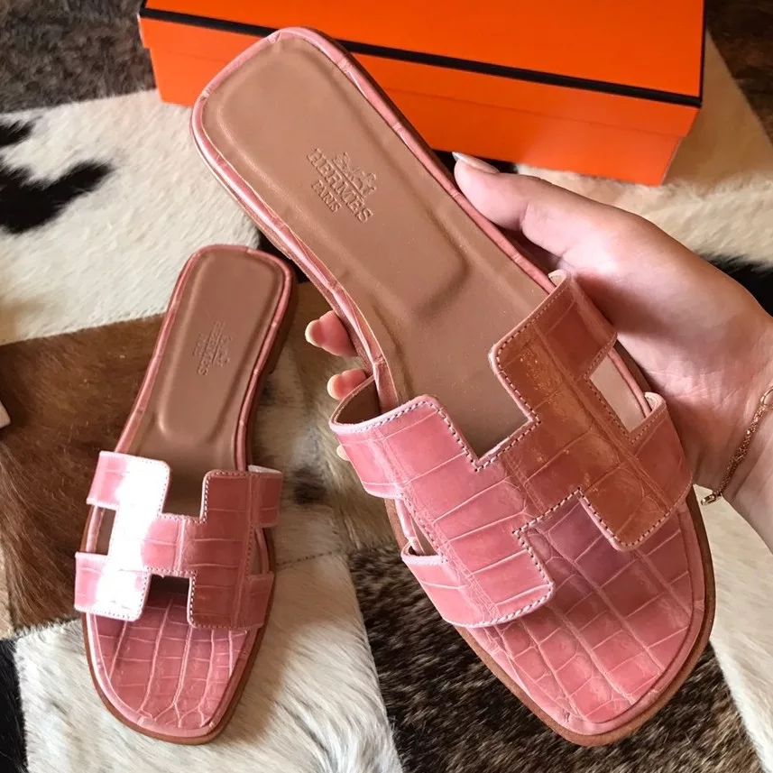 (1:1 replica) HERMES ORAN SLIDE SANDALS IN PINK SHINY NILOTICUS CROCODILE SKIN HMSD053