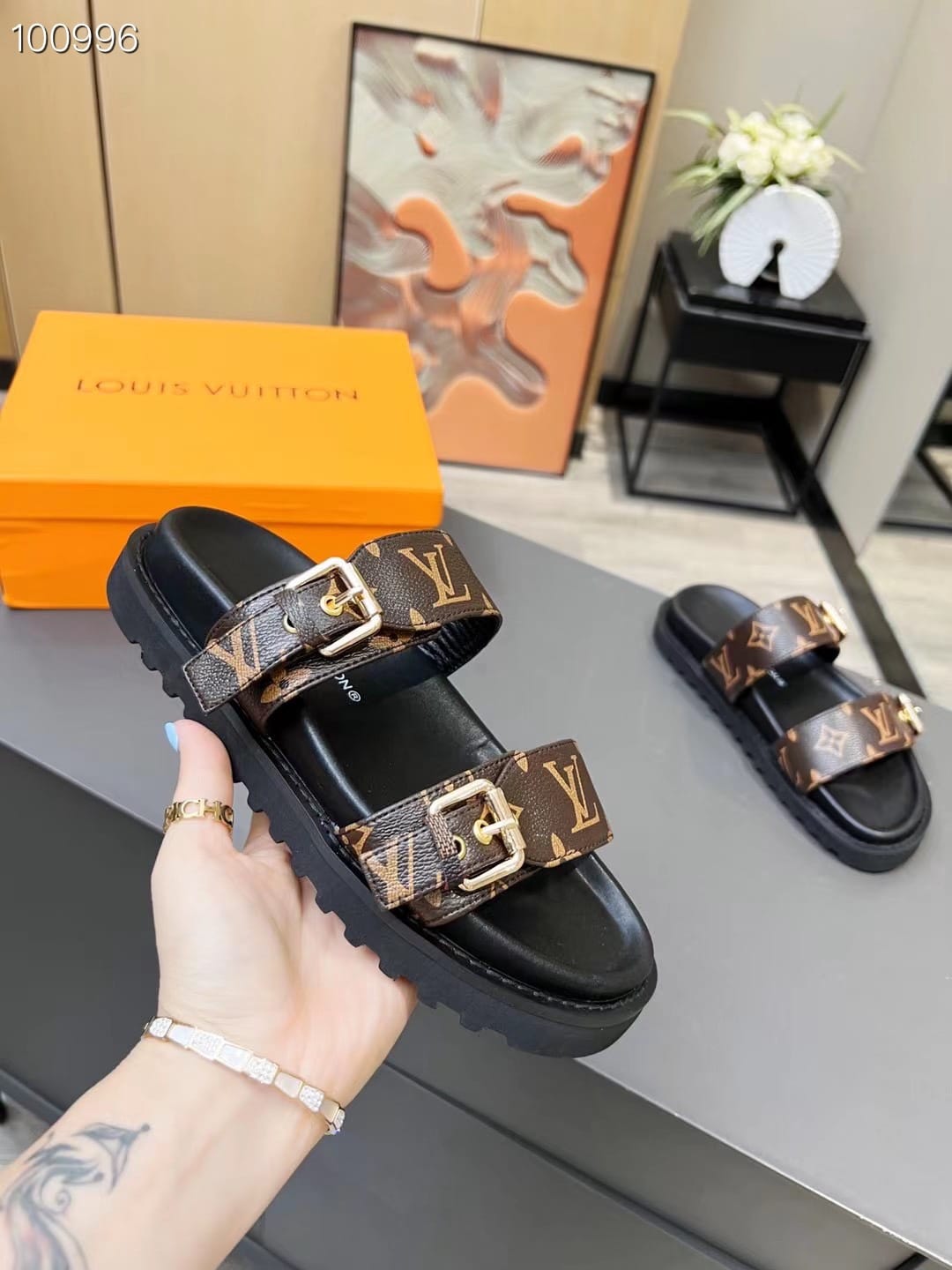 (1:1 replica) Louis Vuitton Women s Bom Dia Flat Mule Brown For Women LV 1A3R5O