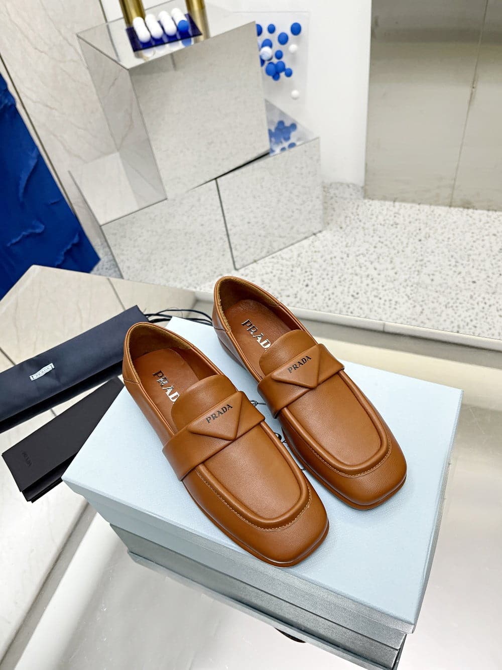 (1:1 replica) Prada Patent Loafers Brown For Women PRD