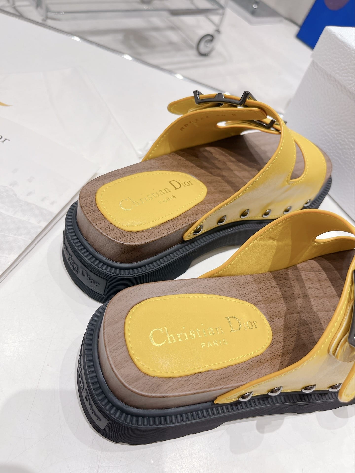 (1:1 replica) Christian Dior Women s Diorquake Sandal Yellow For Women CD KCQ713VEA_S18Y