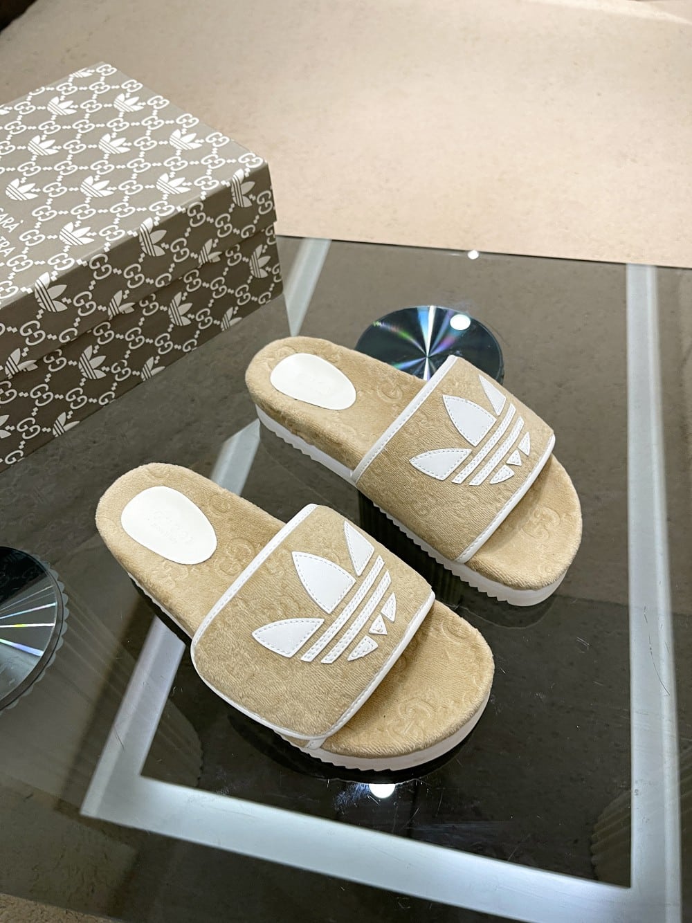 (1:1 replica) Gucci x Adidas Women s GG Platform Sandal Green For Women GG