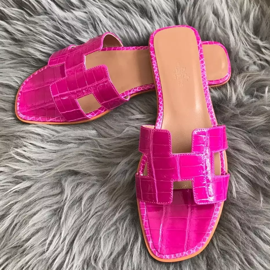 (1:1 replica) HERMES ORAN SLIDE SANDALS IN ROSE RED SHINY NILOTICUS CROCODILE SKIN HMSD057