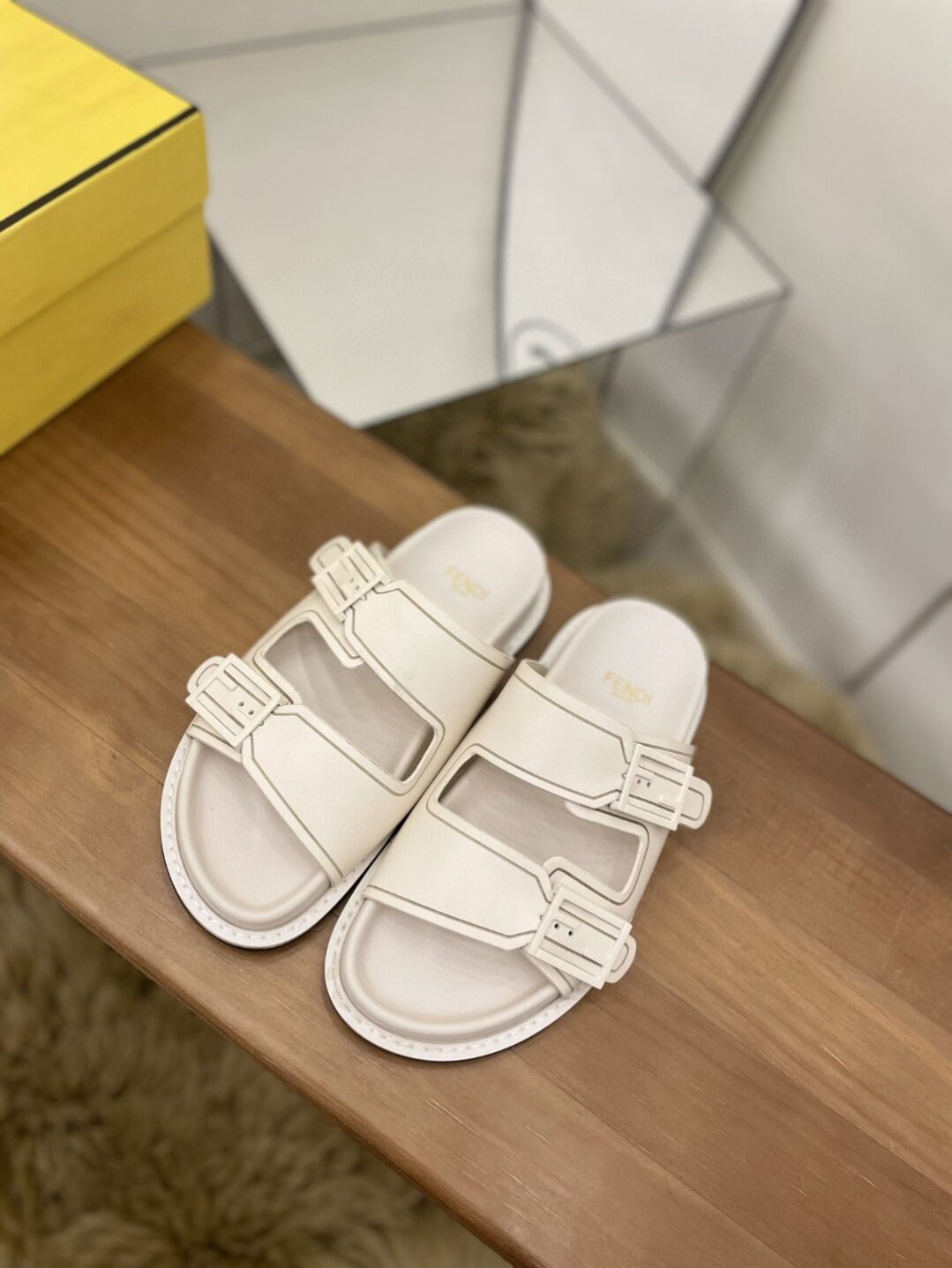 (1:1 replica) Fendi Feel Slides White For Women