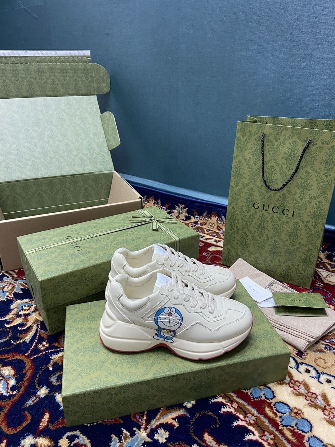 (1:1 replica) Doraemon x Gucci Women s Rhyton Sneaker White Ivory For Women 655025 DRW00 9522