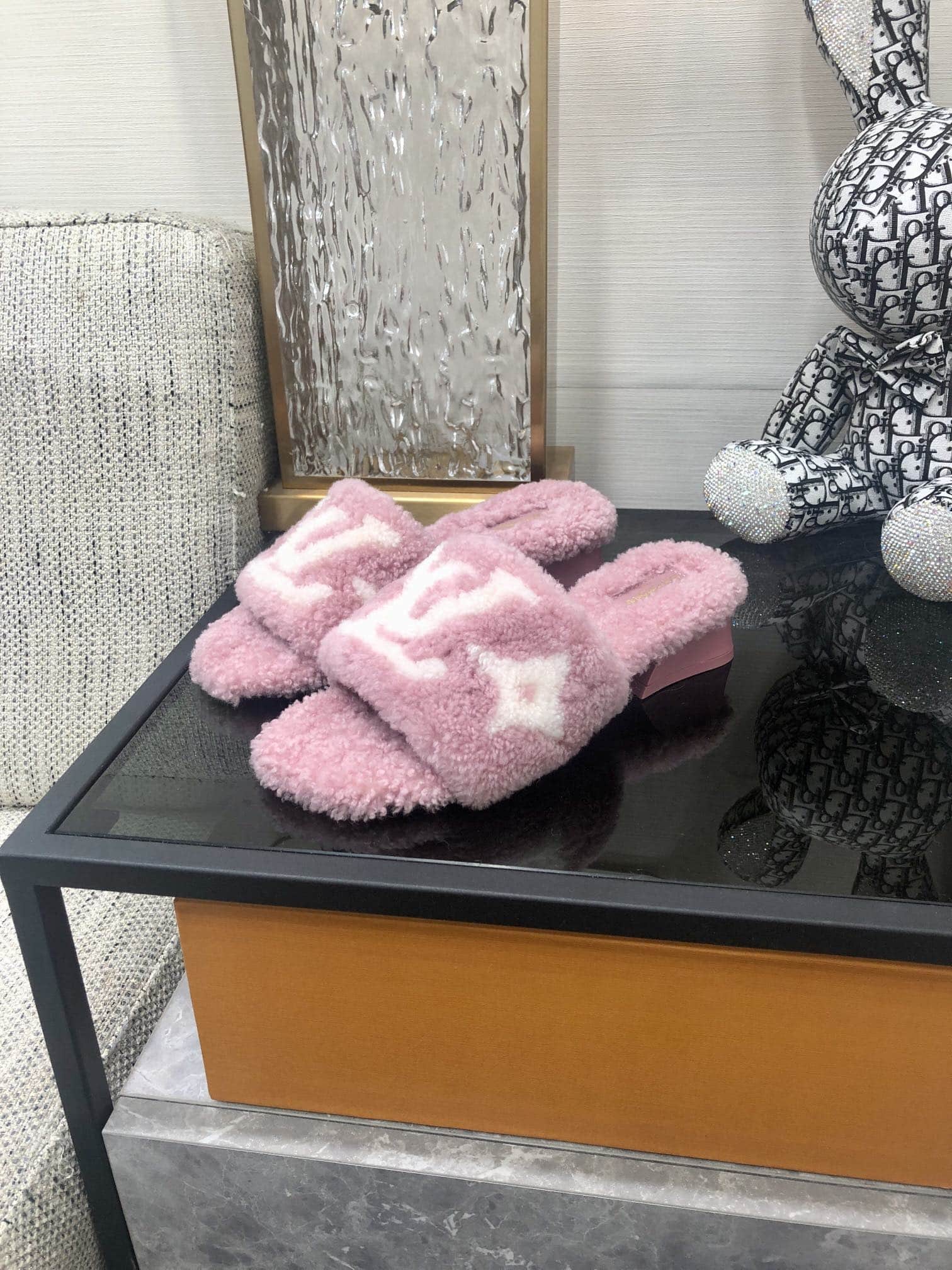 (1:1 replica) Louis Vuitton Women s Magnetic Mule Light Pink For Women LV