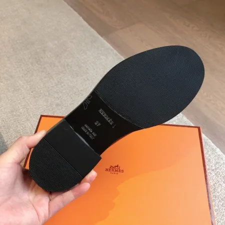 (1:1 replica) Hermes Women s Impact Loafers in Black Leather HM051