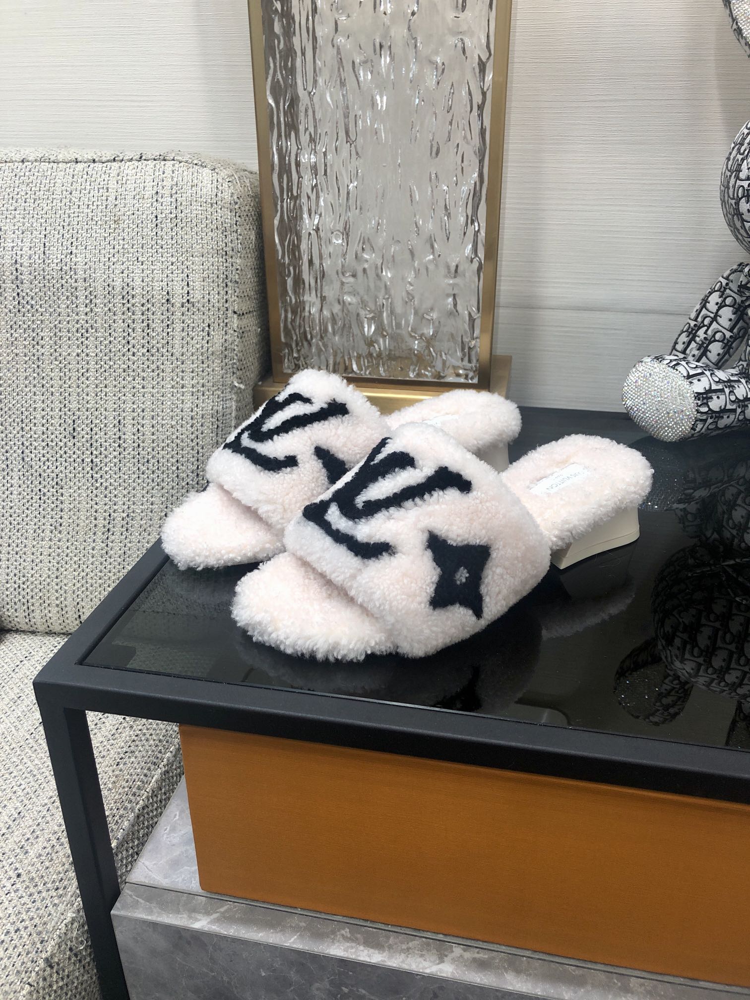 (1:1 replica) Louis Vuitton Women s Magnetic Mule White For Women LV