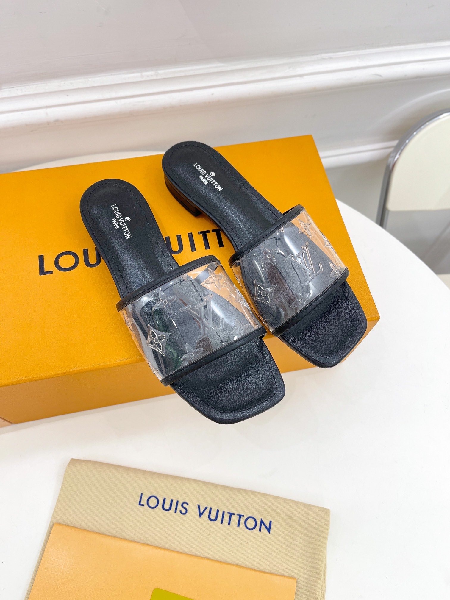 (1:1 replica) Louis Vuitton Women s Revival Flat Mule Black For Women LV