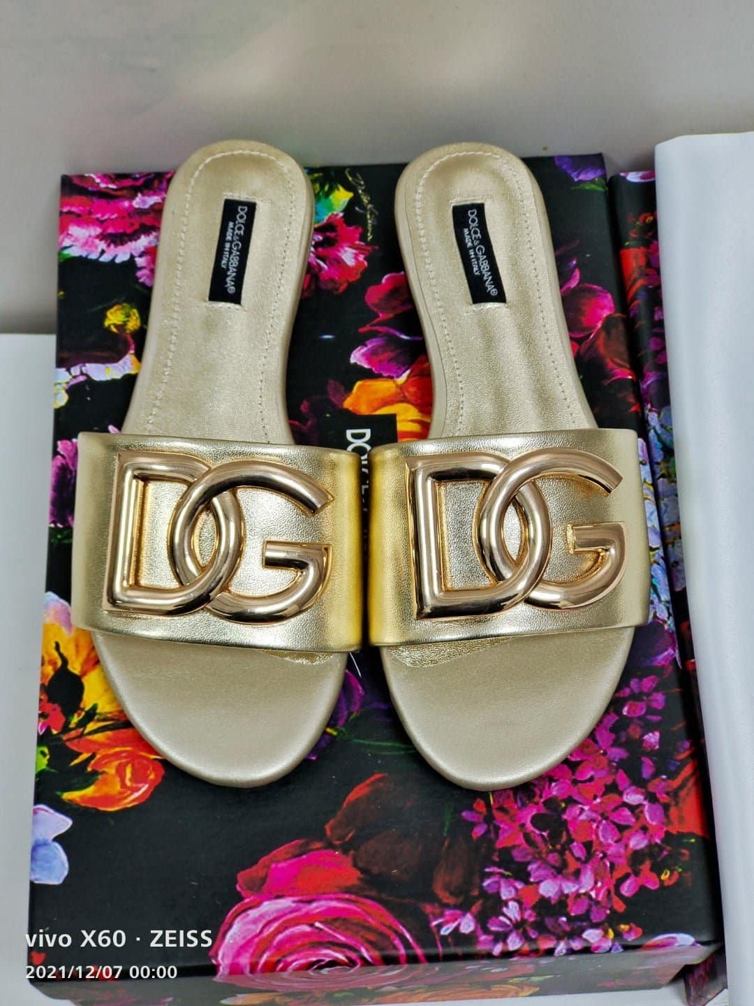 (1:1 replica) Dolce Gabbana Polished Sliders With DG Logo Gold For Women DG Shoes