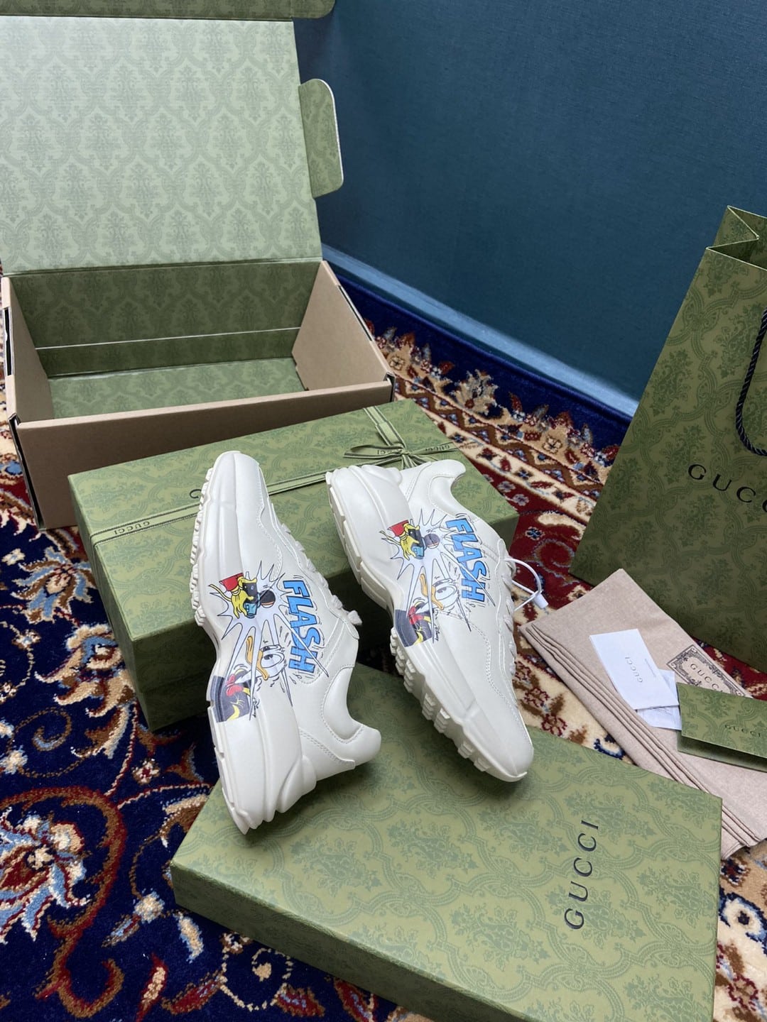(1:1 replica) Disney x Gucci Women s Rhyton Sneakers With Donald Duck White Ivory For Women 646509-DRW00-9522