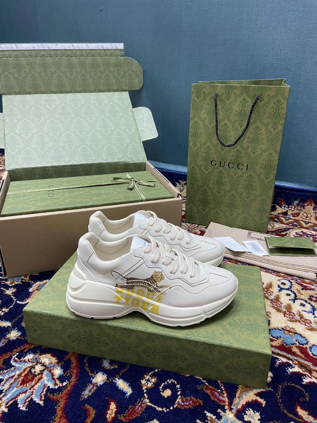 (1:1 replica) Gucci Women s Rhyton Sneakers With Gucci Tiger White Ivory For Women 687611 DRW00 9522
