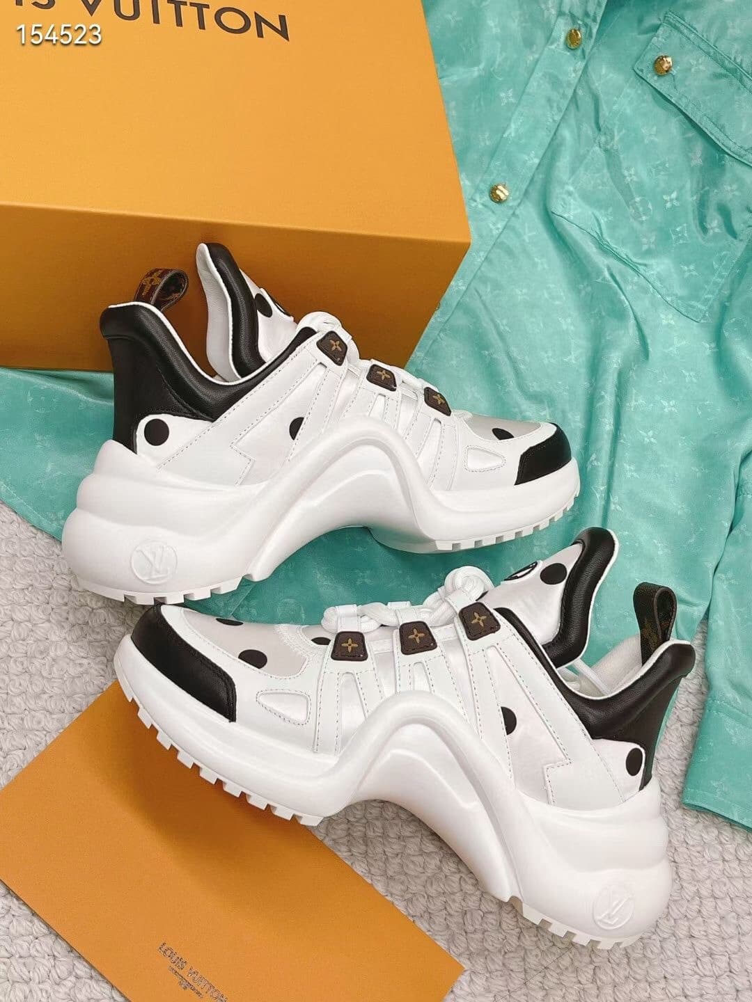 (1:1 replica) Louis Vuitton Women s LV Archlight Sneaker White For Women LV 1AA0ON