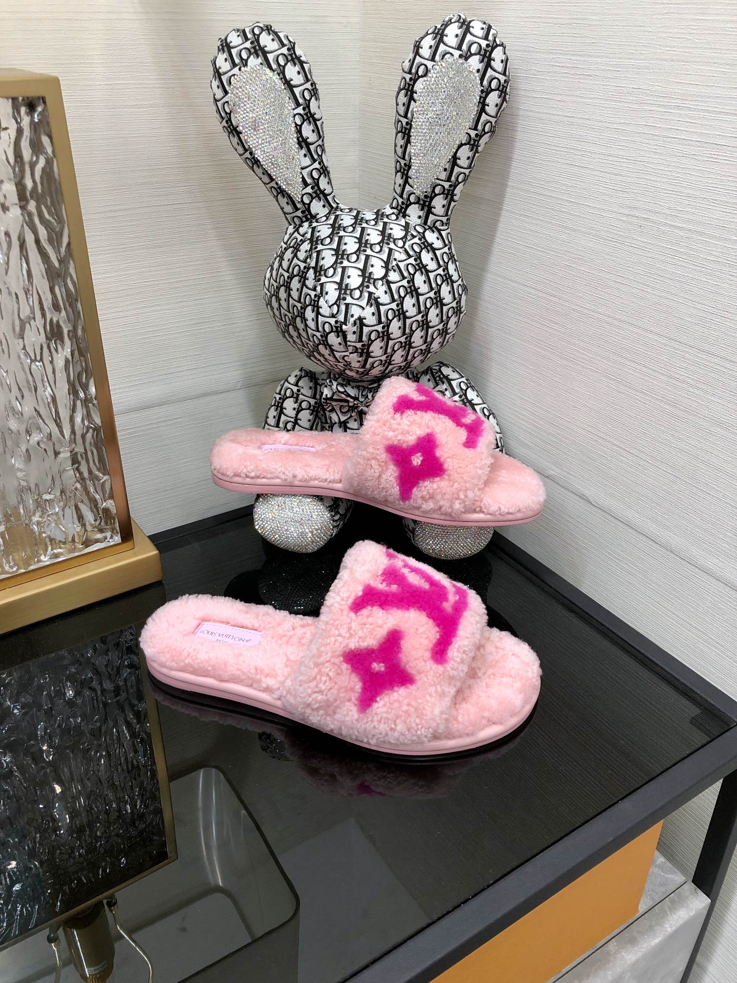 (1:1 replica) Louis Vuitton Women s Magnetic Flat Mule Pink For Women LV