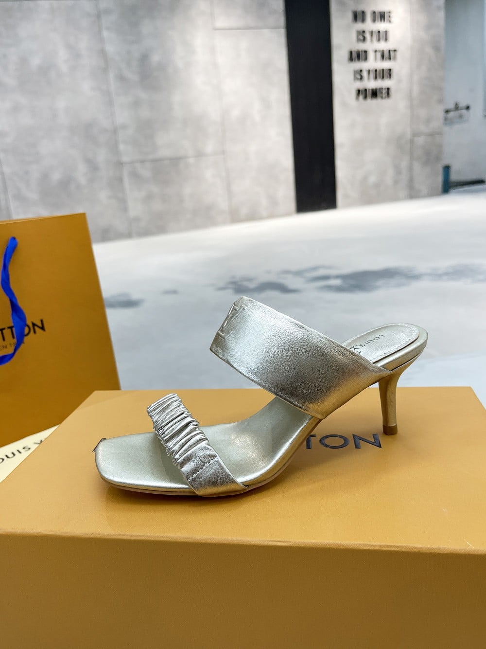 (1:1 replica) Louis Vuitton Women s Drapy Mule Gold For Women LV