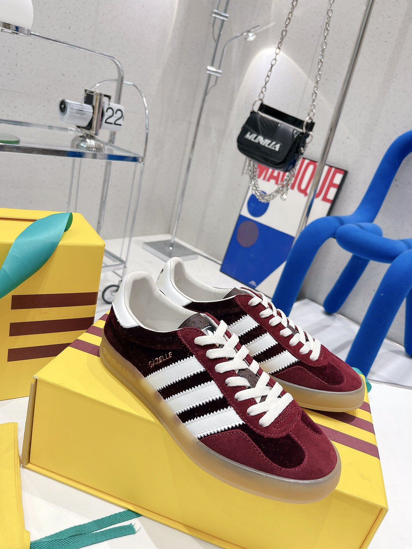 (1:1 replica) Gucci x Adidas Women s Gazelle Sneaker Black For Women GG