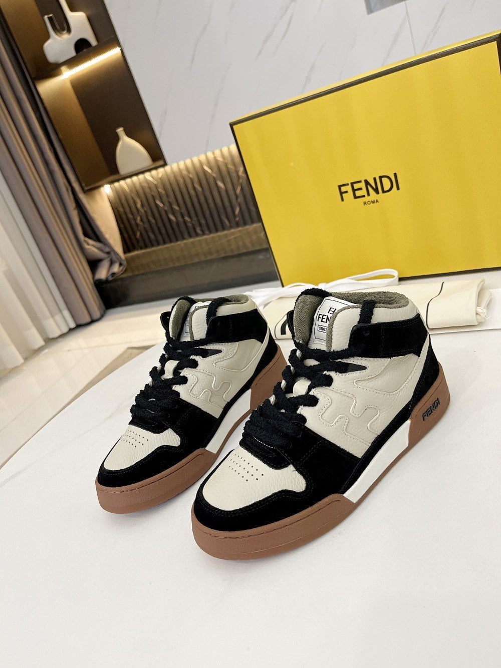 (1:1 replica) Fendi Low Tops In Black For Women