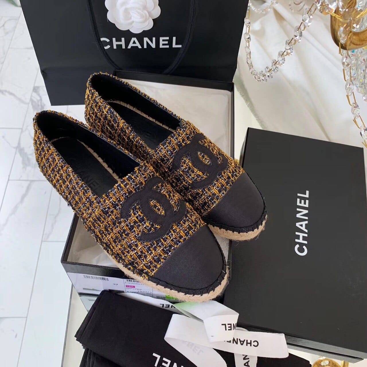 (1:1 replica) Chanel Espadrilles Tweed Grosgrain Calfskin Leather Pre-Fall/Winter 2019 Collection, Black/Gold