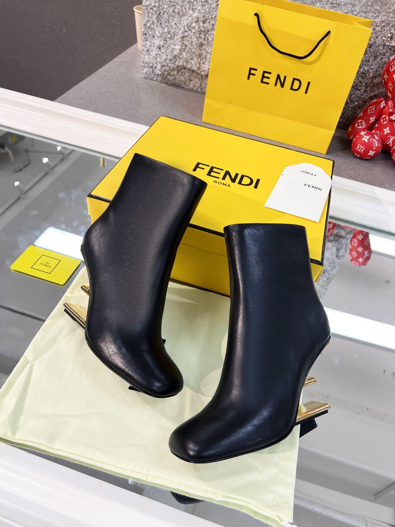 (1:1 replica) Fendi First Black For Women FF 8T8230NBAF0QA1