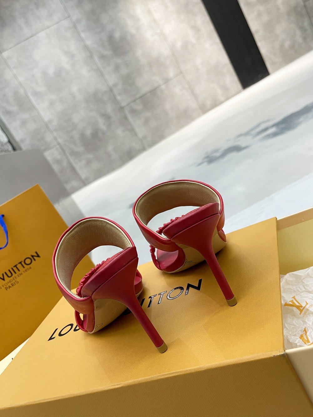 (1:1 replica) Louis Vuitton Women s Drapy Mule Red For Women LV