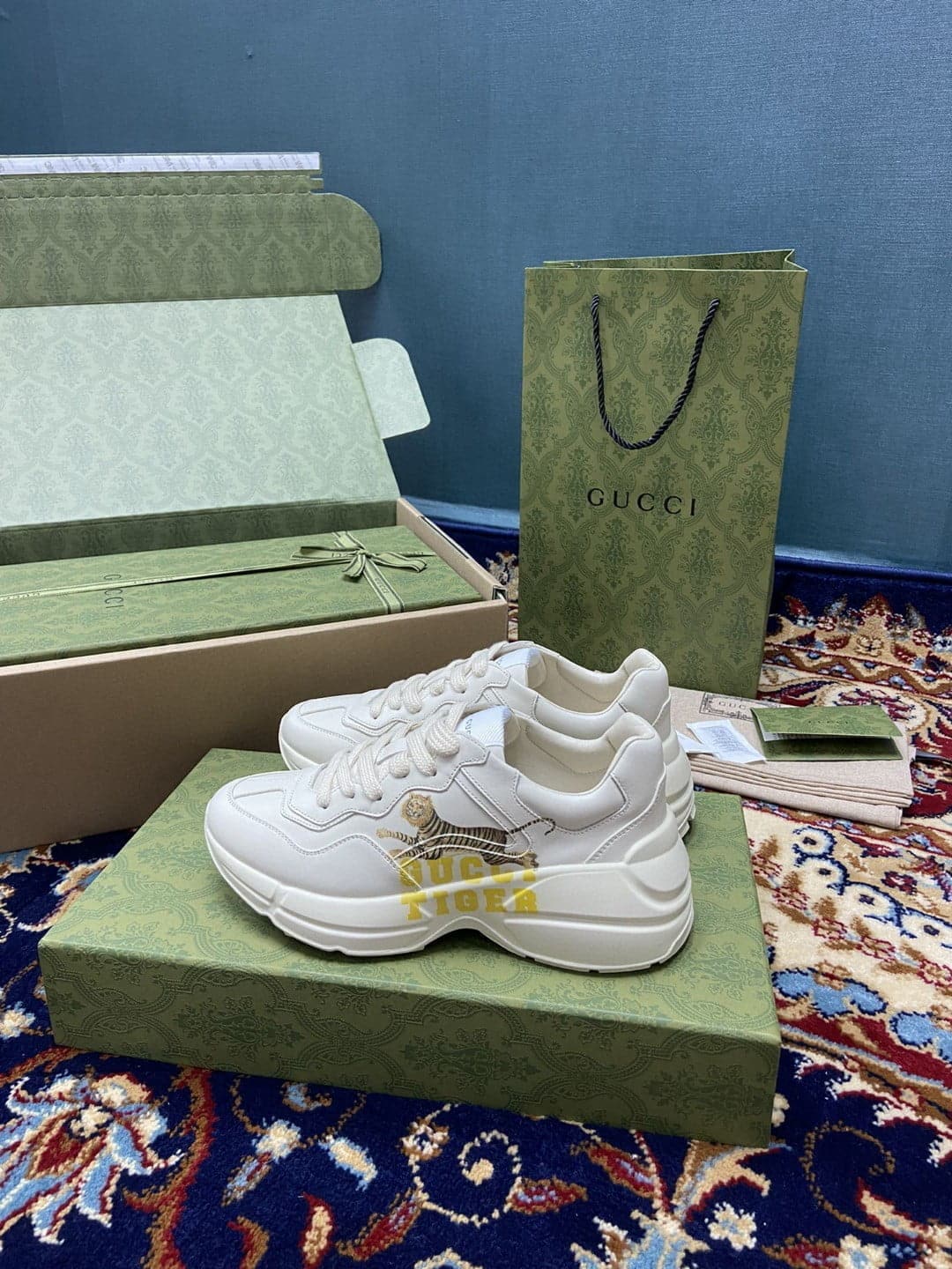 (1:1 replica) Gucci Women s Rhyton Sneakers With Gucci Tiger White Ivory For Women 687611 DRW00 9522