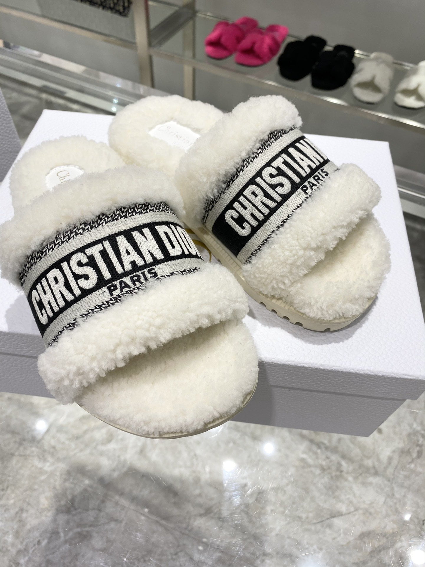 (1:1 replica) Christian Dior Dway Slide White Embroidered Cotton And Shearling White For Women CD KCQ551ESK_S38U