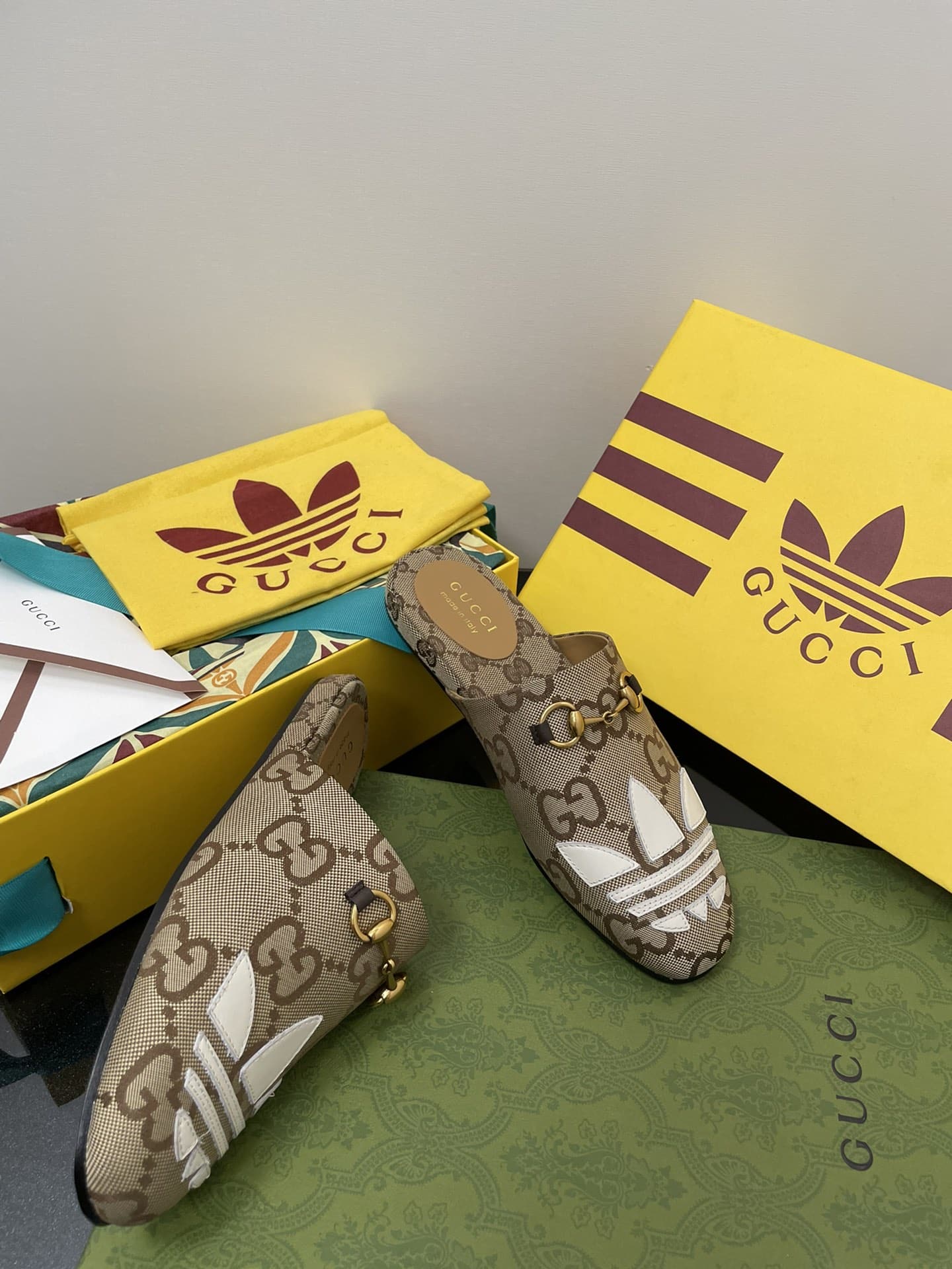 (1:1 replica) Gucci x Adidas Women s GG Trefoil Slipper Beige For Women GG