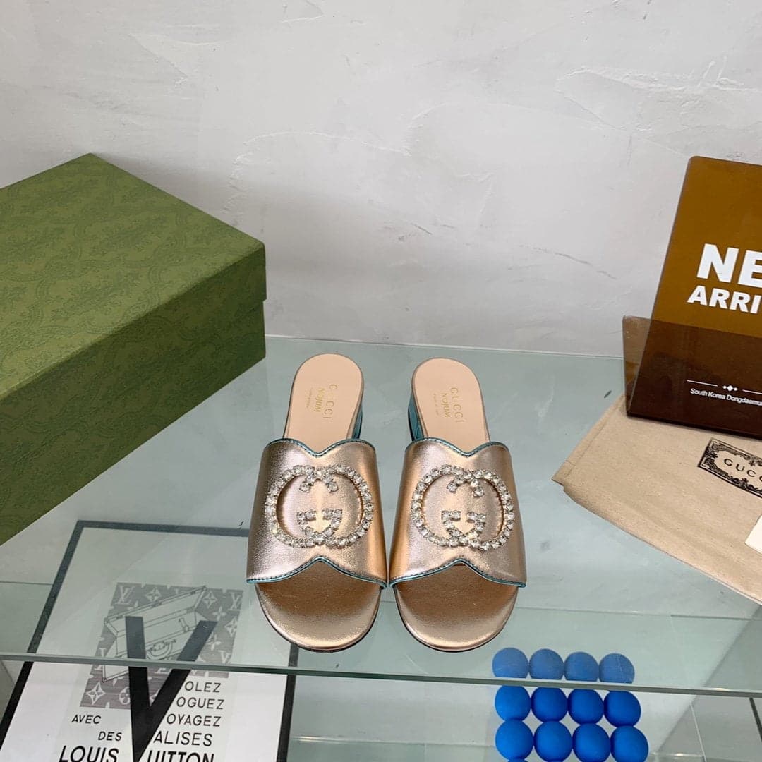 (1:1 replica) Gucci Women s Nojum Sandal Gold For Women GG