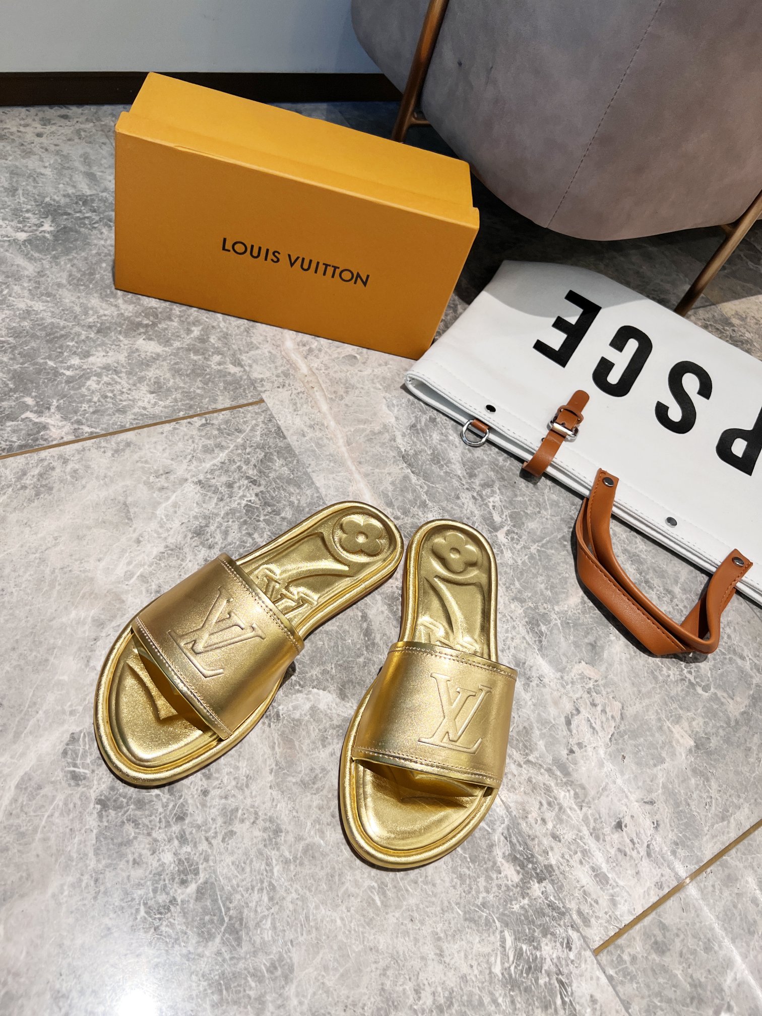 (1:1 replica) Louis Vuitton Women s Magnetic Flat Mule Gold For Women LV