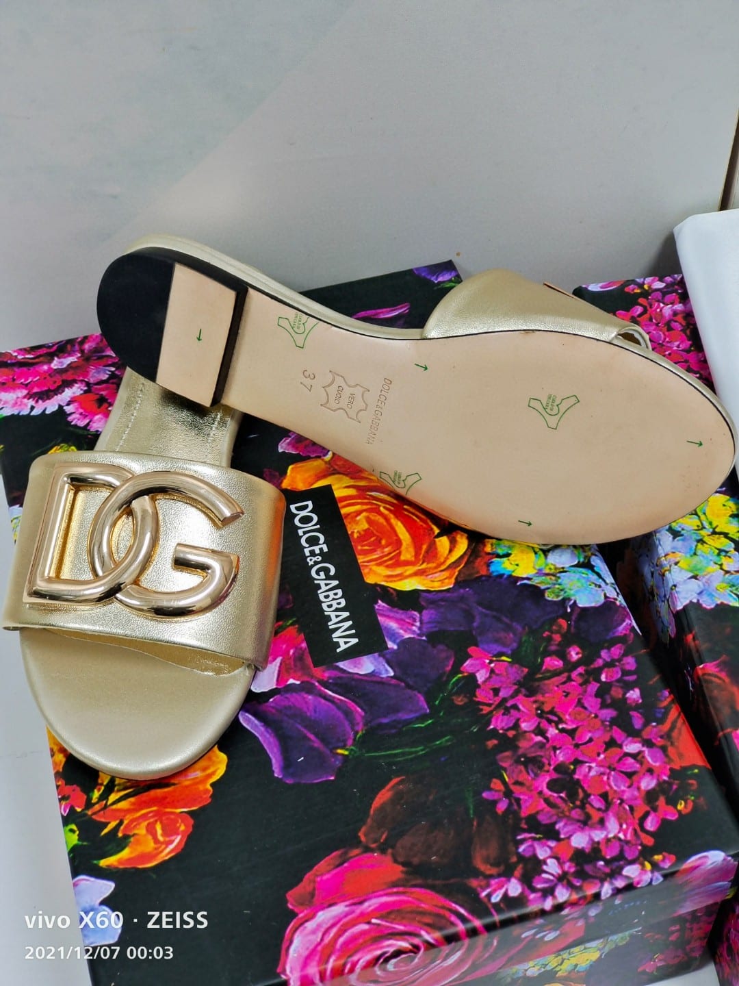 (1:1 replica) Dolce Gabbana Polished Sliders With DG Logo Gold For Women DG Shoes