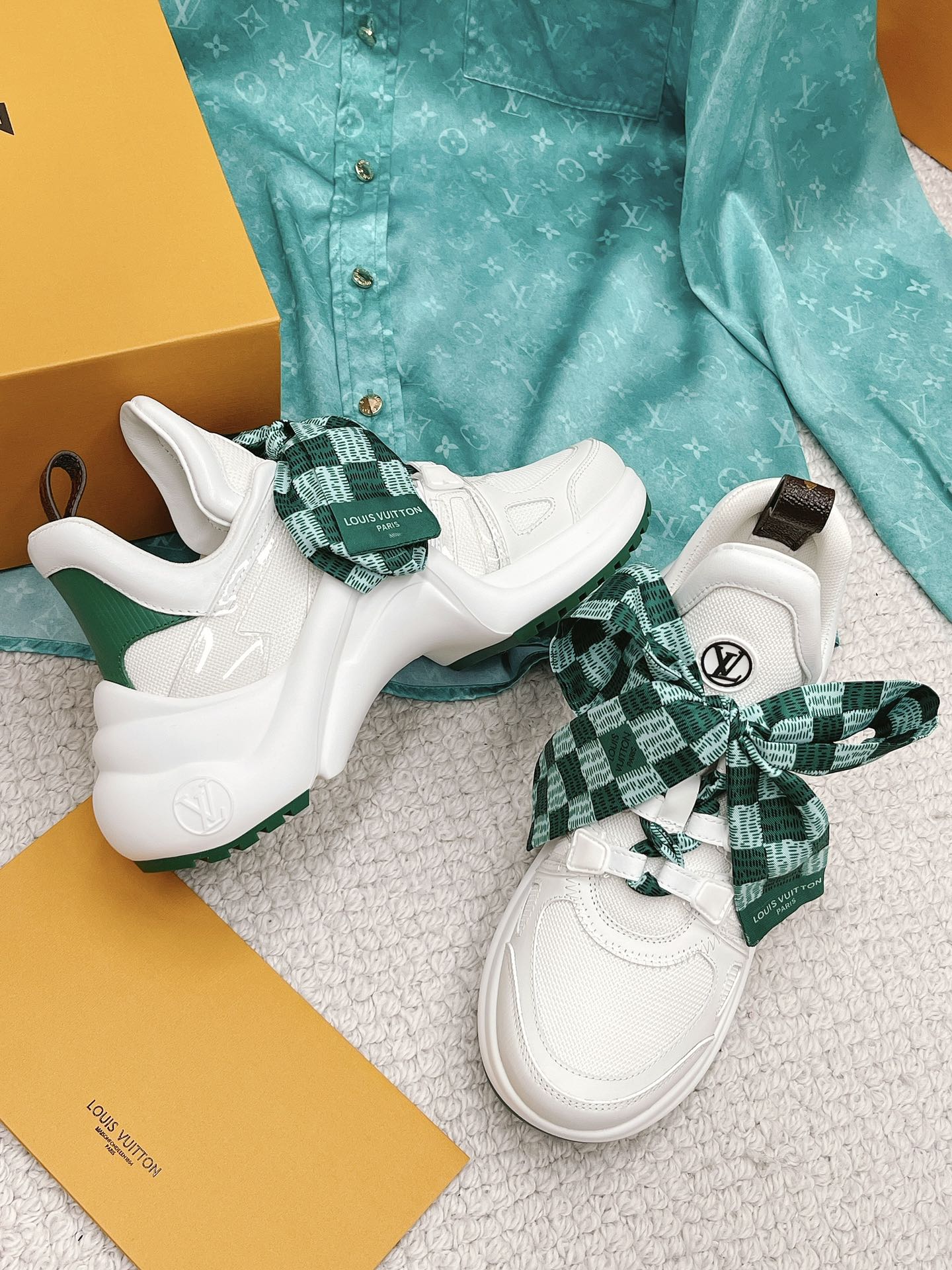(1:1 replica) Louis Vuitton Women s LV Archlight Sneaker White And Green For Women LV 1AACUO
