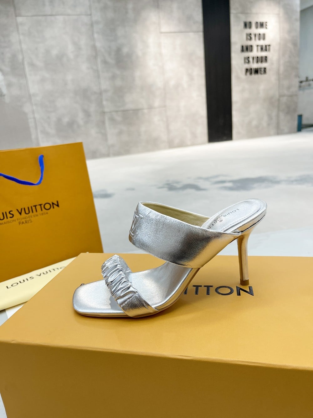 (1:1 replica) Louis Vuitton Women s Drapy Mule Sliver For Women LV