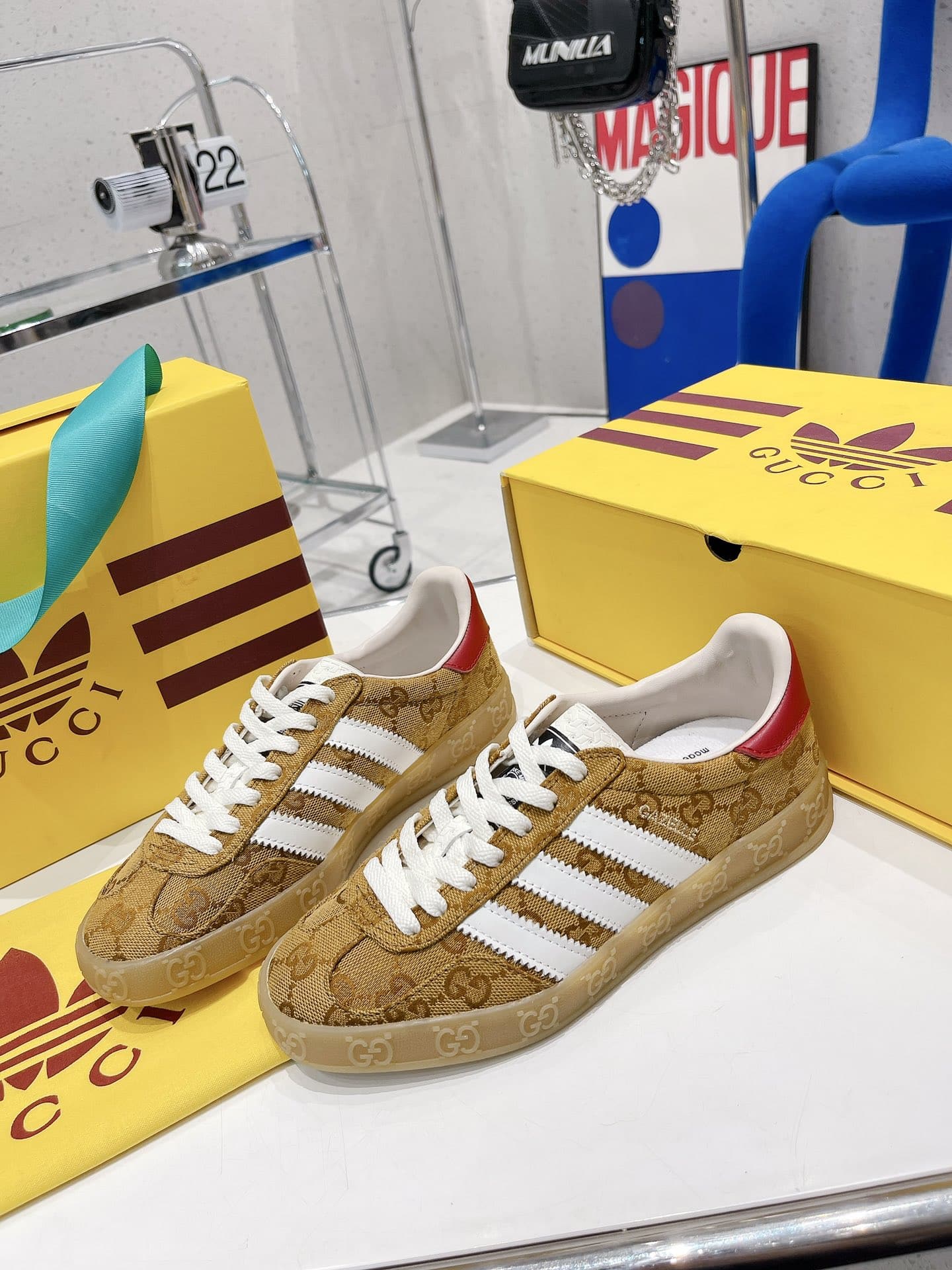 (1:1 replica) Gucci x Adidas Women s Gazelle Sneaker Beige For Women GG 707868 UWV20 7162