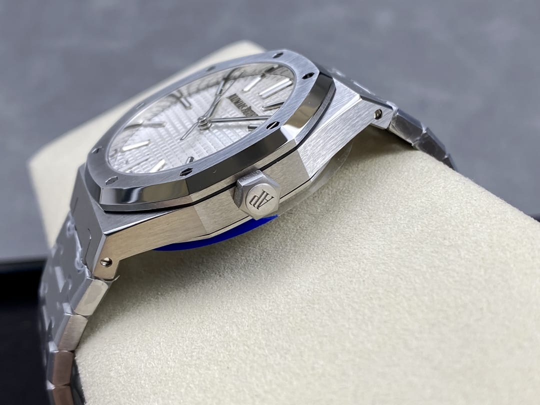 Audemars Piguet replica watch Royal Oak Selfwinding “50th Anniversary” 41mm Stainless Steel Silver Dial 15510ST.OO.1320ST.03-ZF(1:1 replica)