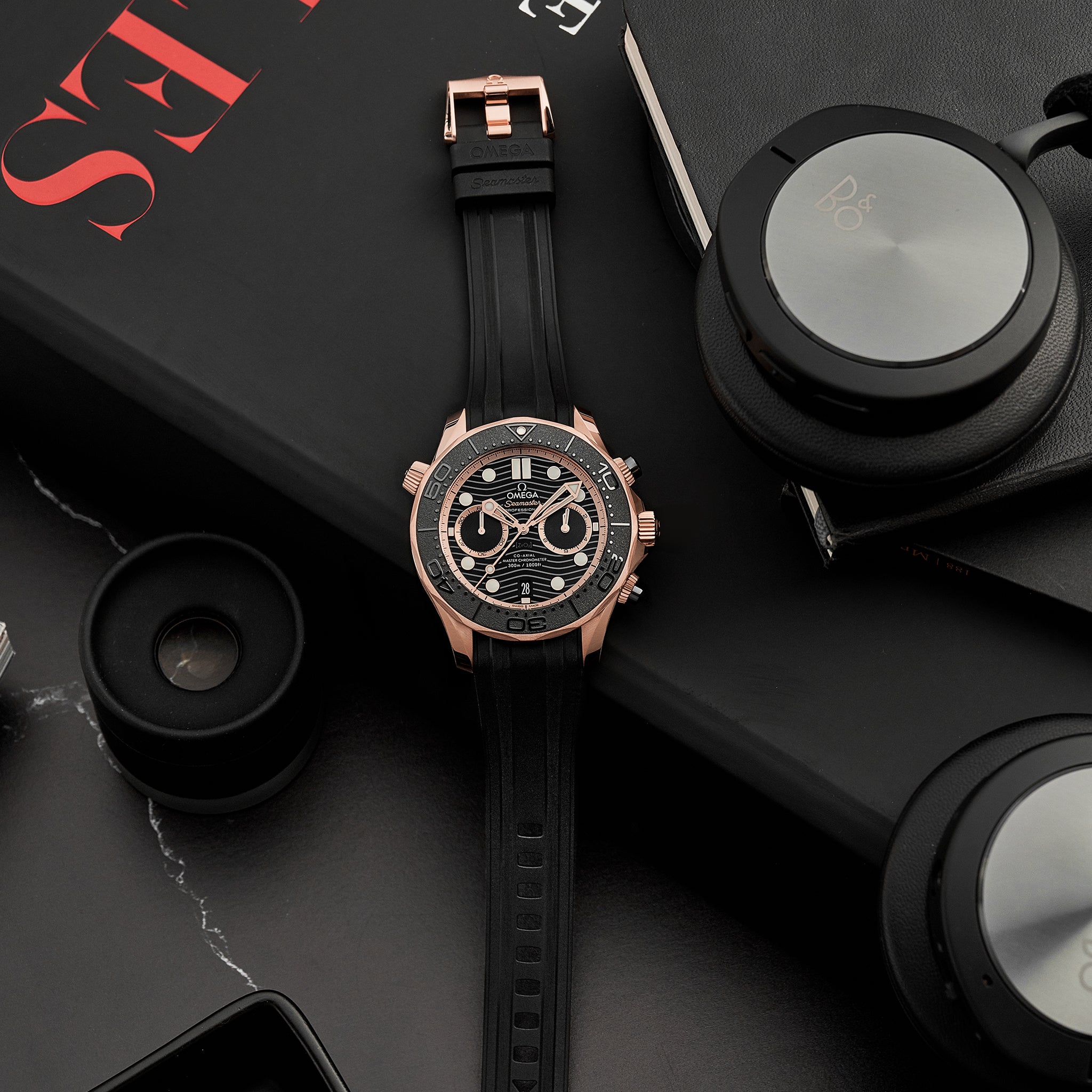 Seamaster Diver 300M Co-Axial Master Chronometer Chronograph 44mm Sedna Gold Black Dial On Rubber Strap(1:1 replica)