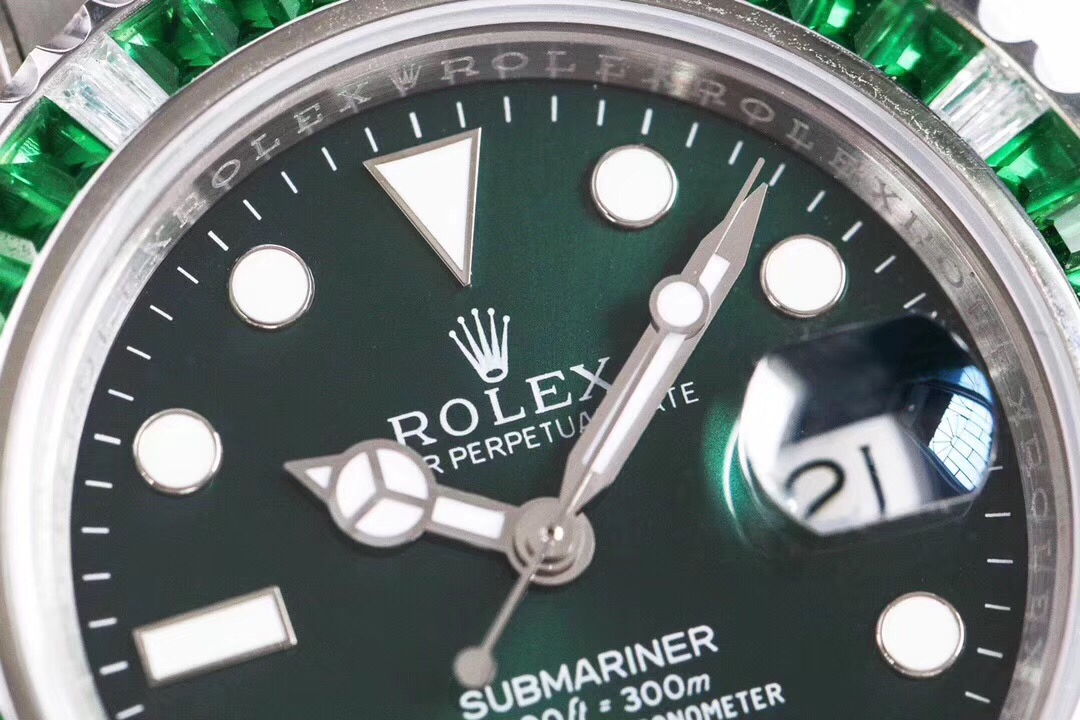 Rolex Submariner Customized with Diamonds - Green Diamonds - 40MM(1:1 replica)