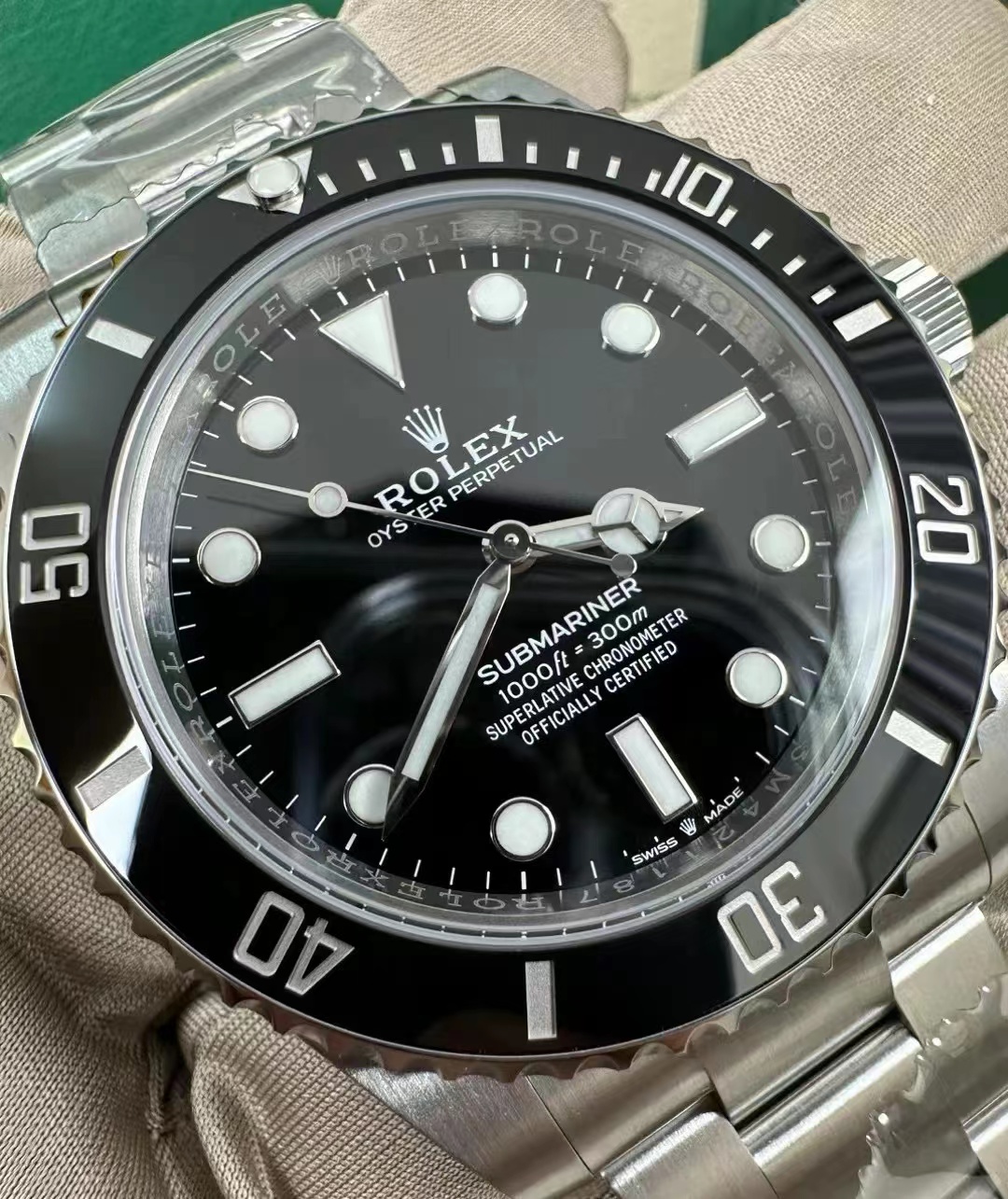 Rolex Submariner Series 114060-0002 40 mm black dial(1:1 replica)