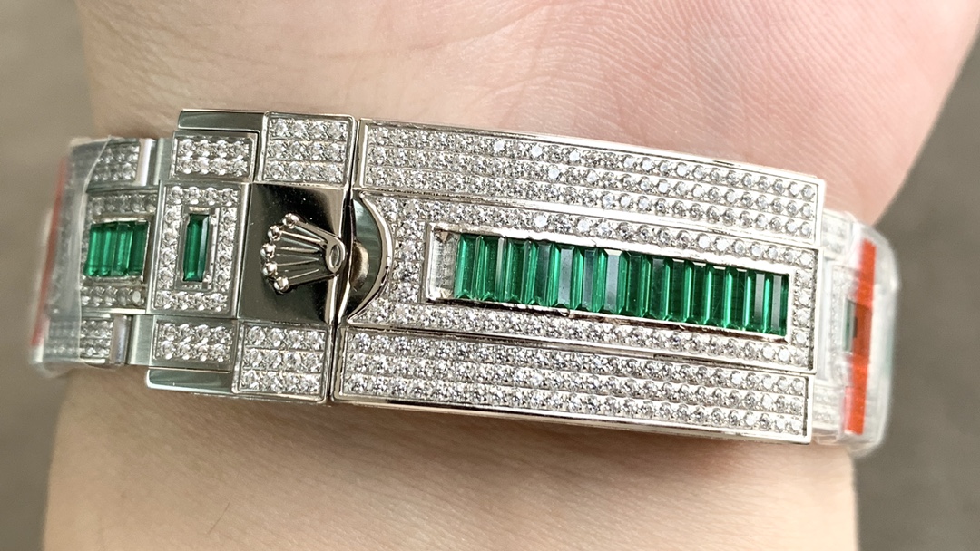 Rolex Submariner Special Edition with diamonds - Green iridescent diamonds - All diamonds - 40 mm(1:1 replica)