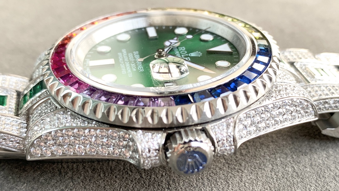 Rolex Submariner Special Edition with diamonds - Green iridescent diamonds - All diamonds - 40 mm(1:1 replica)
