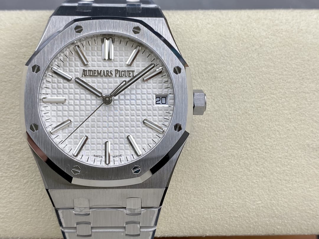 Audemars Piguet replica watch Royal Oak Selfwinding “50th Anniversary” 41mm Stainless Steel Silver Dial 15510ST.OO.1320ST.03-ZF(1:1 replica)