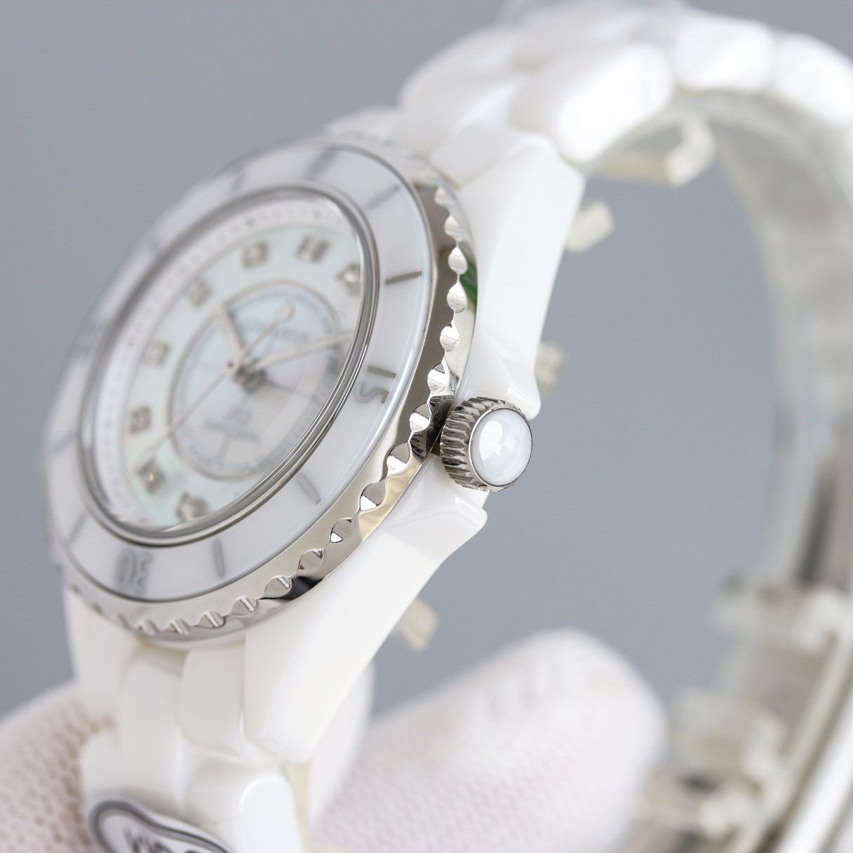CHANEL J12 33mm - Ceramic - Diamonds(1:1 replica)