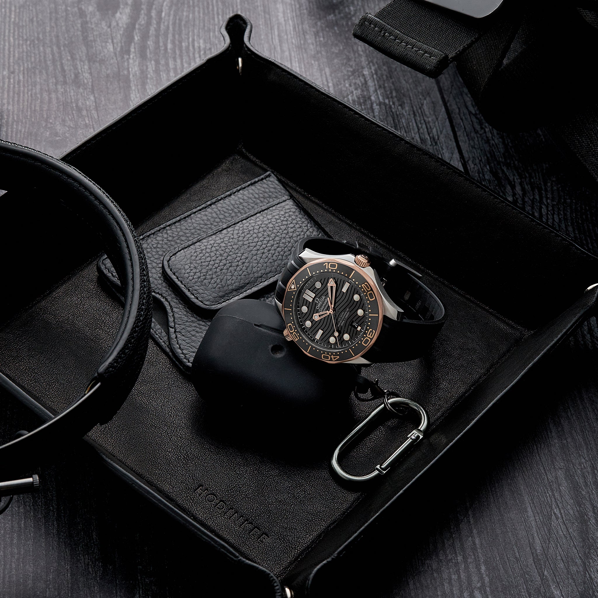 Seamaster Diver 300M Co-Axial Master Chronometer 42mm Two-Tone Black Dial On Rubber Strap(1:1 replica)