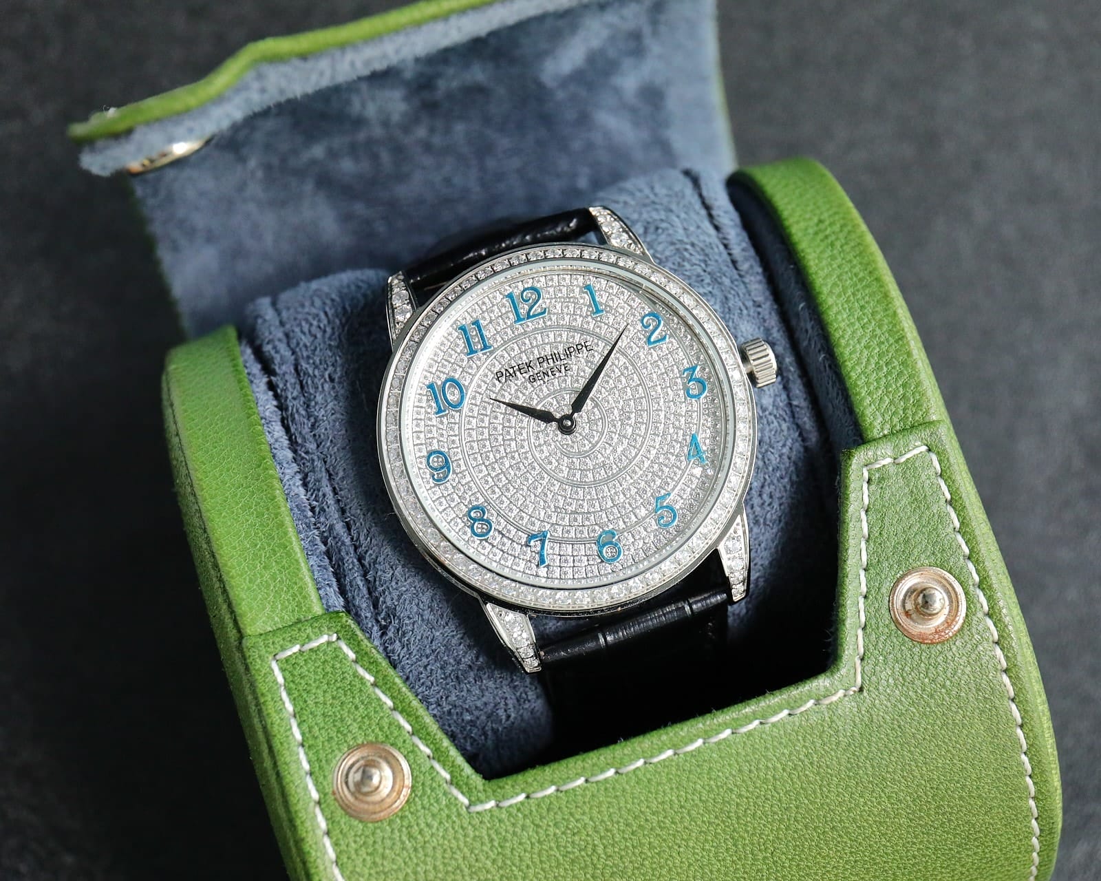 Fake Diamond Watch Patek Philippe Replica Calatrava Diamond Ribbon Joaillerie White Gold Diamond Dial 4978/400G-001 Quartz(1:1 replica)