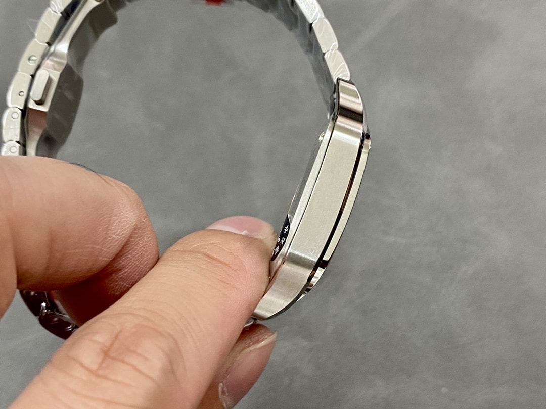 Fake Cartier watch Santos medium model Manufacture mechanical movement Steel Silver Dial WSSA0029 AF(1:1 replica)