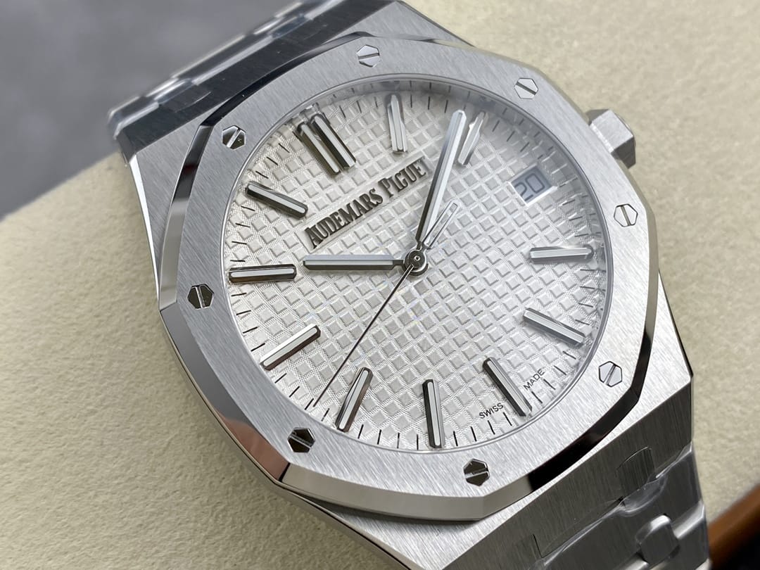 Audemars Piguet replica watch Royal Oak Selfwinding “50th Anniversary” 41mm Stainless Steel Silver Dial 15510ST.OO.1320ST.03-ZF(1:1 replica)