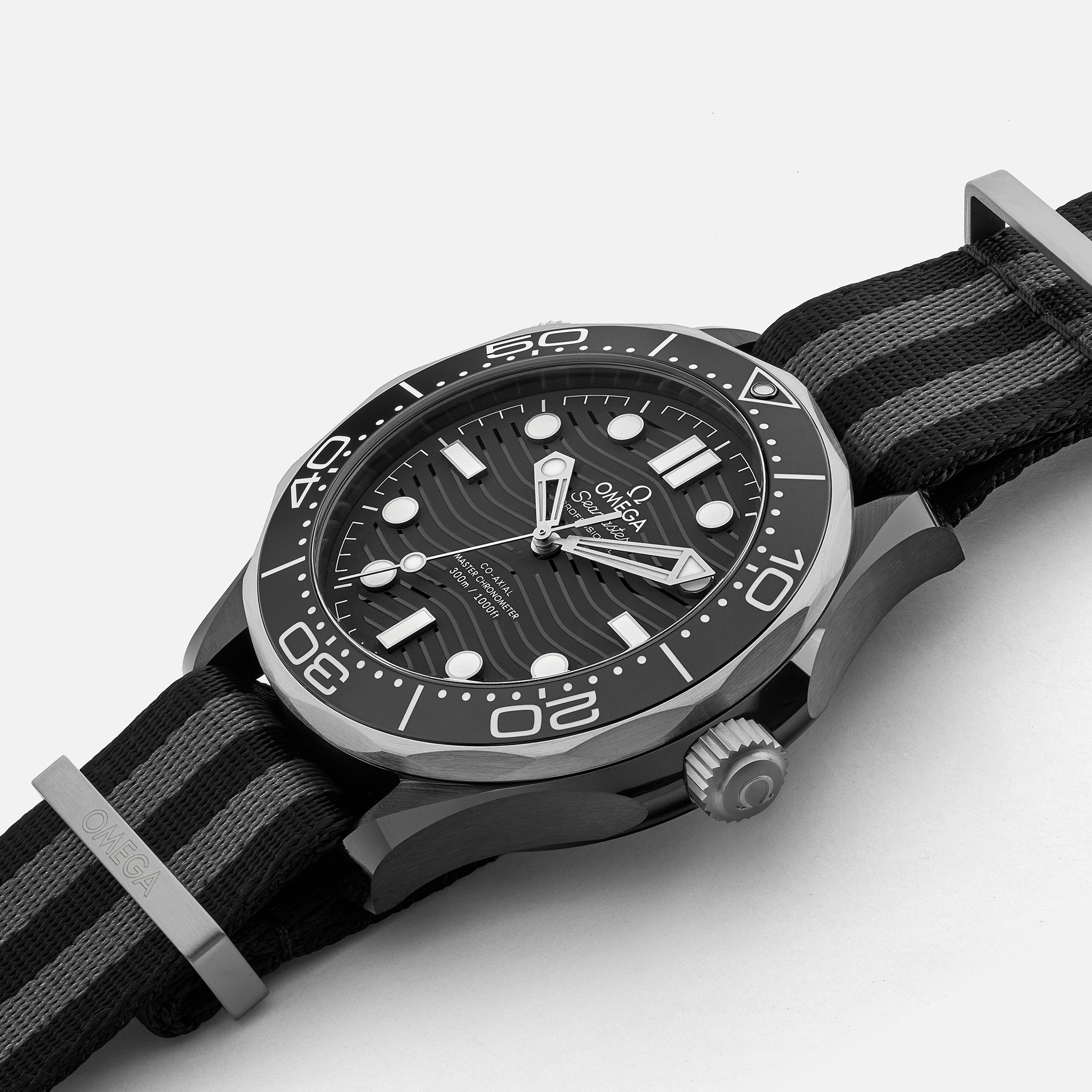 Seamaster Diver 300M Co-Axial Master Chronometer 43.5mm Black Ceramic On NATO Strap(1:1 replica)