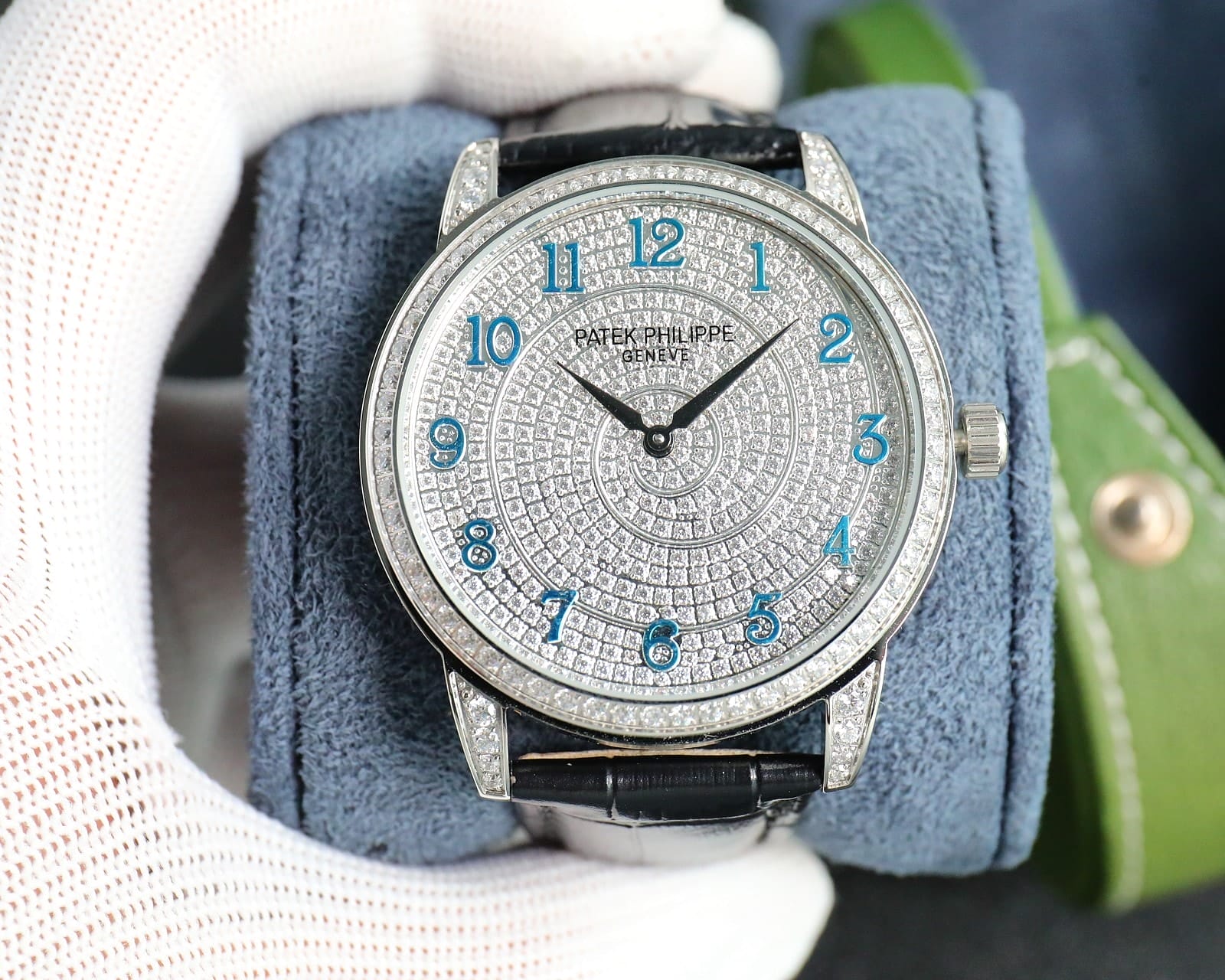 Fake Diamond Watch Patek Philippe Replica Calatrava Diamond Ribbon Joaillerie White Gold Diamond Dial 4978/400G-001 Quartz(1:1 replica)