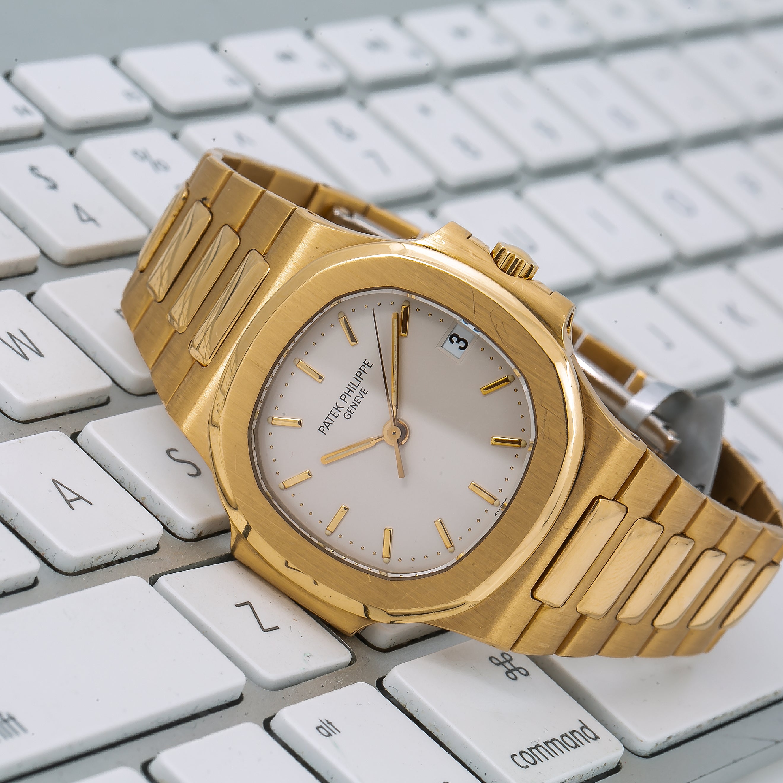 Patek Philippe Nautilus 3800 38MM White Dial With 18K Yellow Gold Bracelet(1:1 replica)