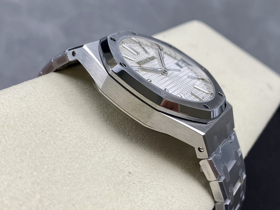 Audemars Piguet replica watch Royal Oak Selfwinding “50th Anniversary” 41mm Stainless Steel Silver Dial 15510ST.OO.1320ST.03-ZF(1:1 replica)